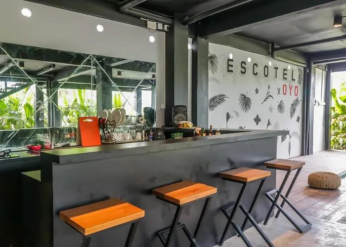 ホテル Oyo 2136 Escotel Krisnantara チャングー